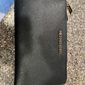 Black Michael kors gently used wallet wristlet